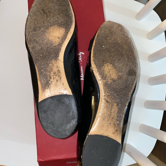 SALVATORE FERRAGAMO Varina Leather Flat in black - Picture 16 of 16